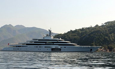 Rus milyarderler Marmaris’e demir attı