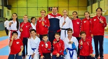 Karateciler 23 madalya ile döndü