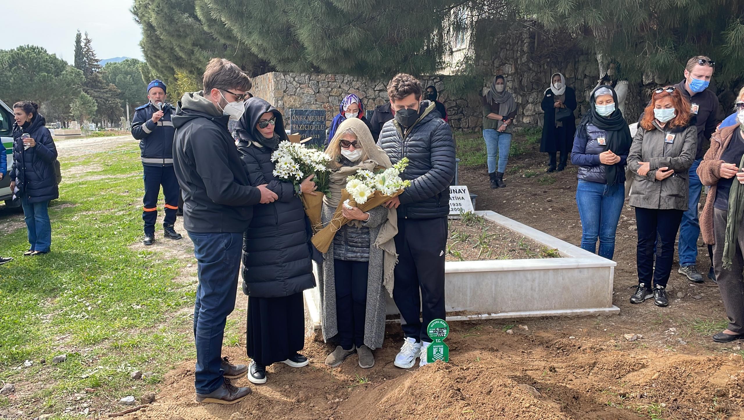 Oyuncu Seray Sever'in babası  Bodrum'da toprağa verildi