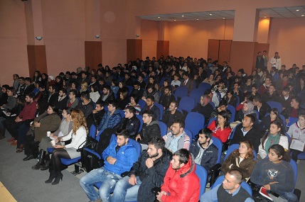 Üniversiteliler Ticari Hayata Hazırlanıyor