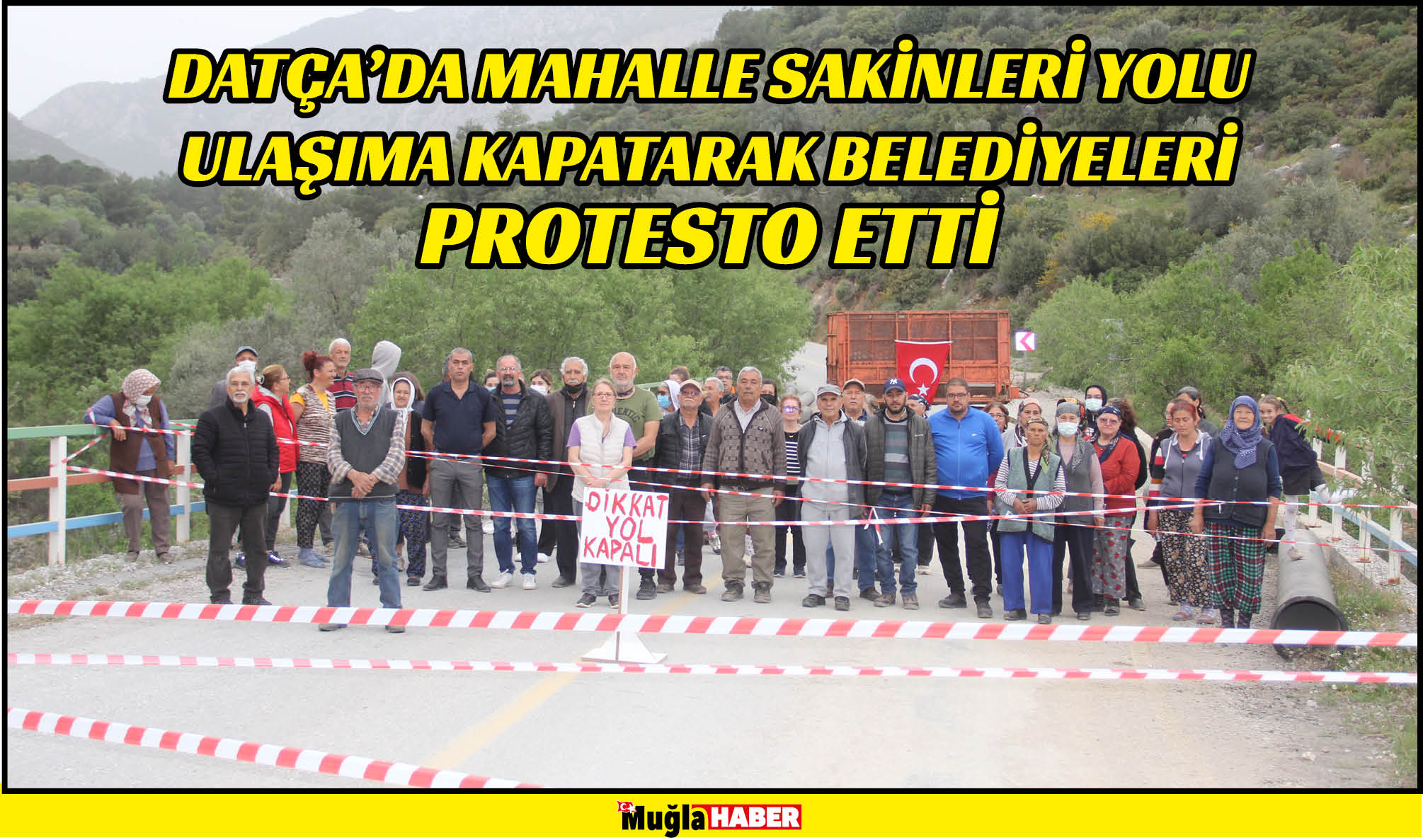 Datça'da mahalle sakinleri yolu ulaşıma kapatarak belediyeleri protesto etti