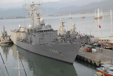 Donanma Gemileri Fethiye’ye demirledi