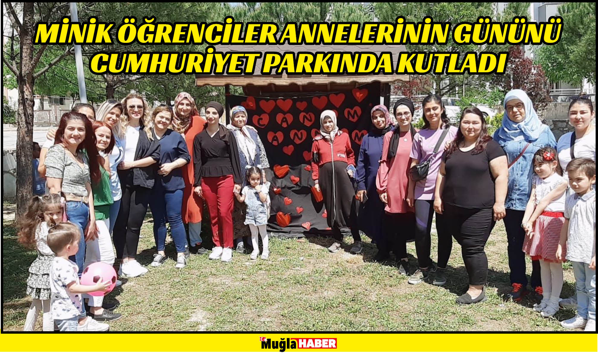 MİNİK ÖĞRENCİLER ANNELERİNİN GÜNÜNÜ CUMHURİYET PARKINDA KUTLADI