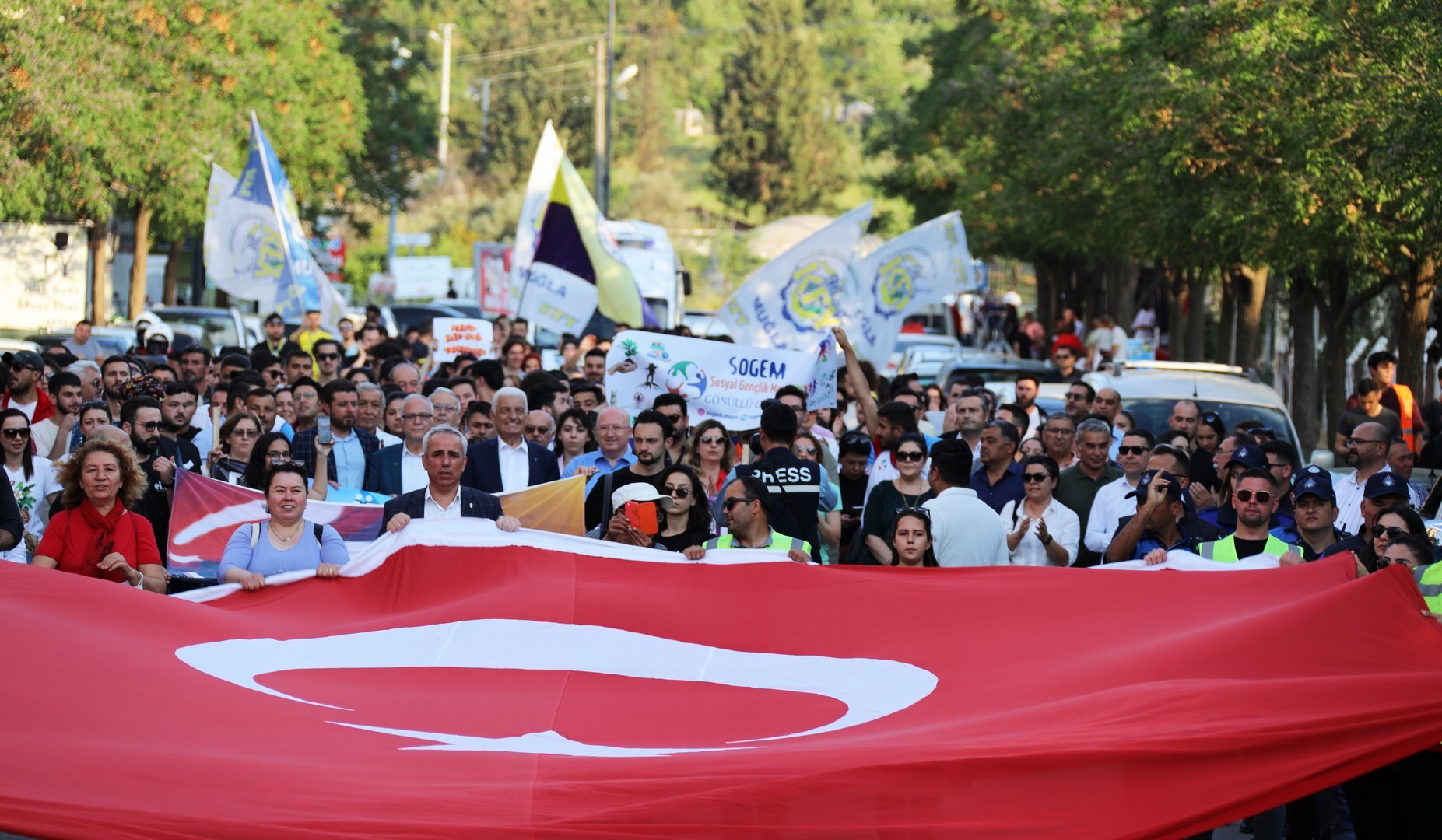 KÖTEKLİ GENÇLİK FESTİVALİ GENÇLİK YÜRÜYÜŞÜ İLE BAŞLADI