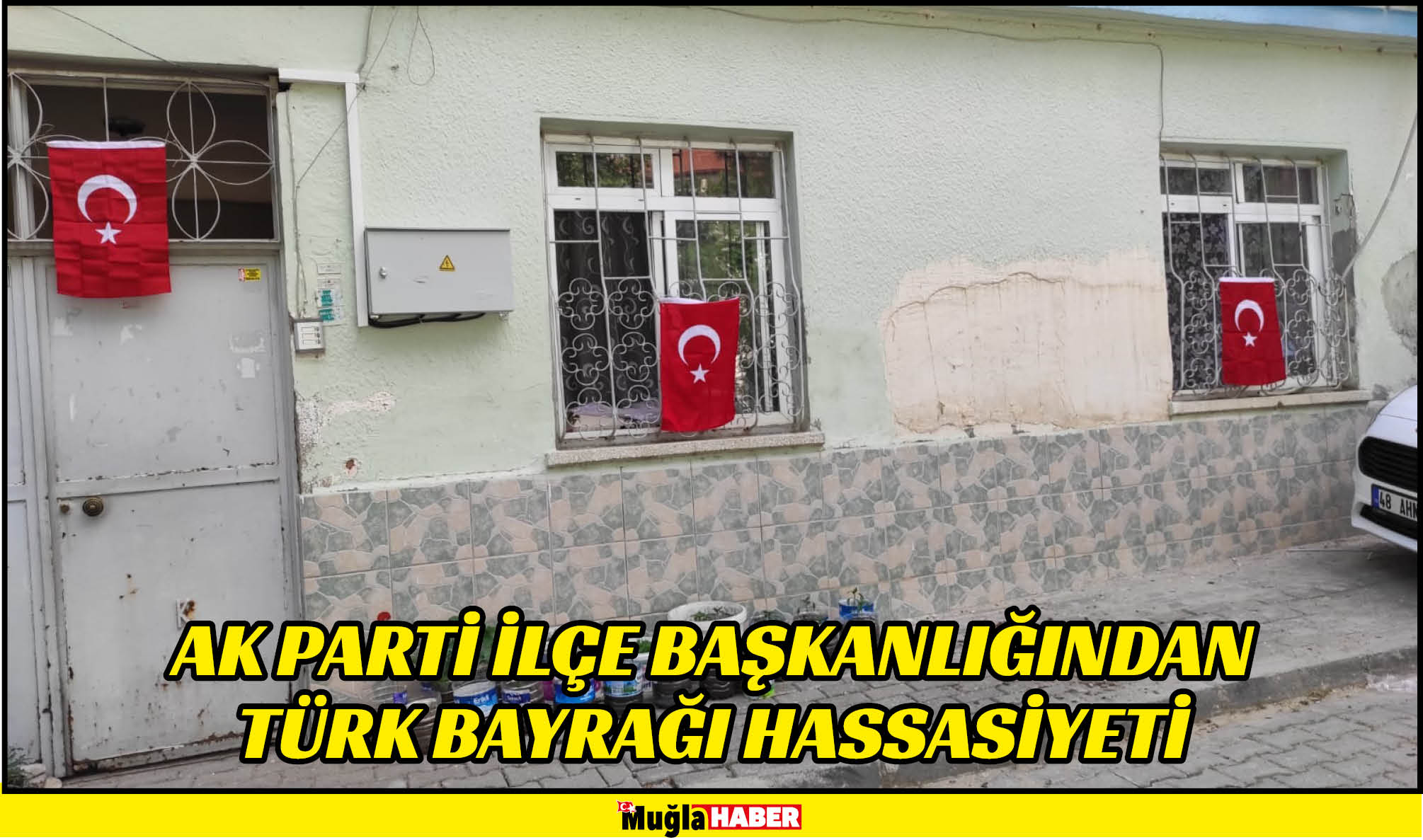 AK PARTİ İLÇE BAŞKANLIĞINDAN TÜRK BAYRAĞI HASSASİYETİ