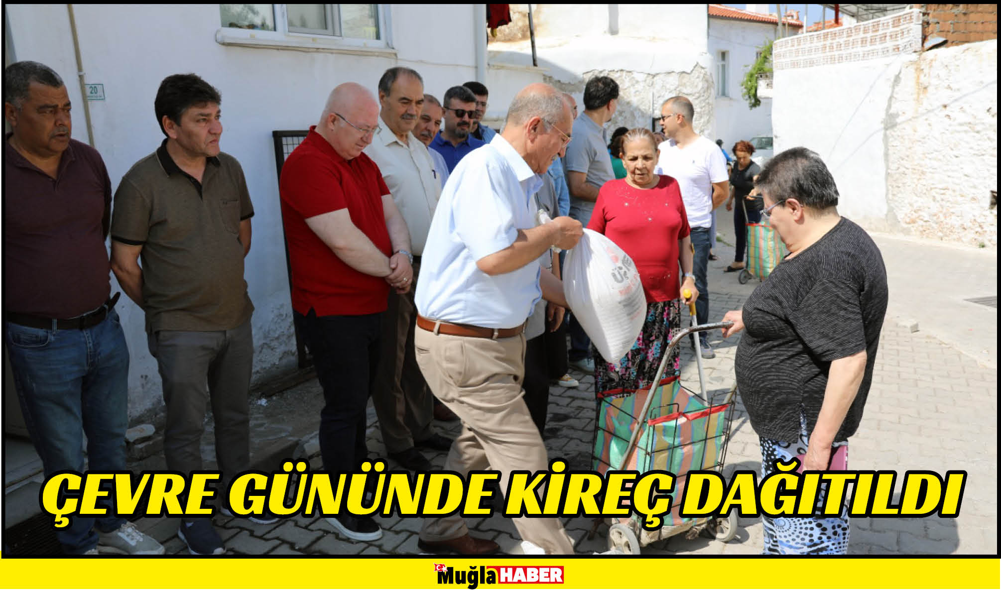 ÇEVRE GÜNÜNDE KİREÇ DAĞITILDI