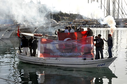 Uludere anmasına denizden protesto