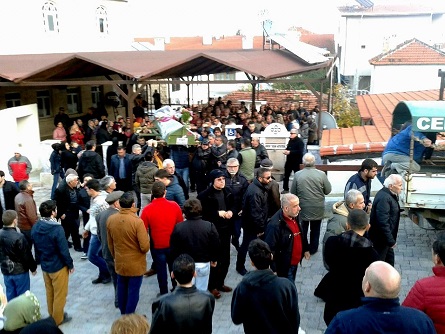 Genç kız toprağa verildi