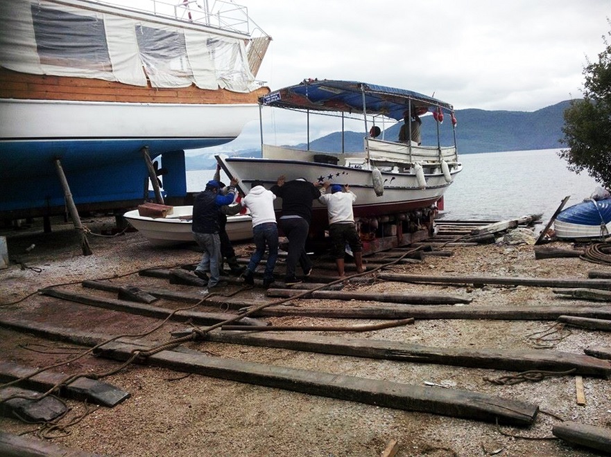 Teknelerin kış bakımları yapılıyor