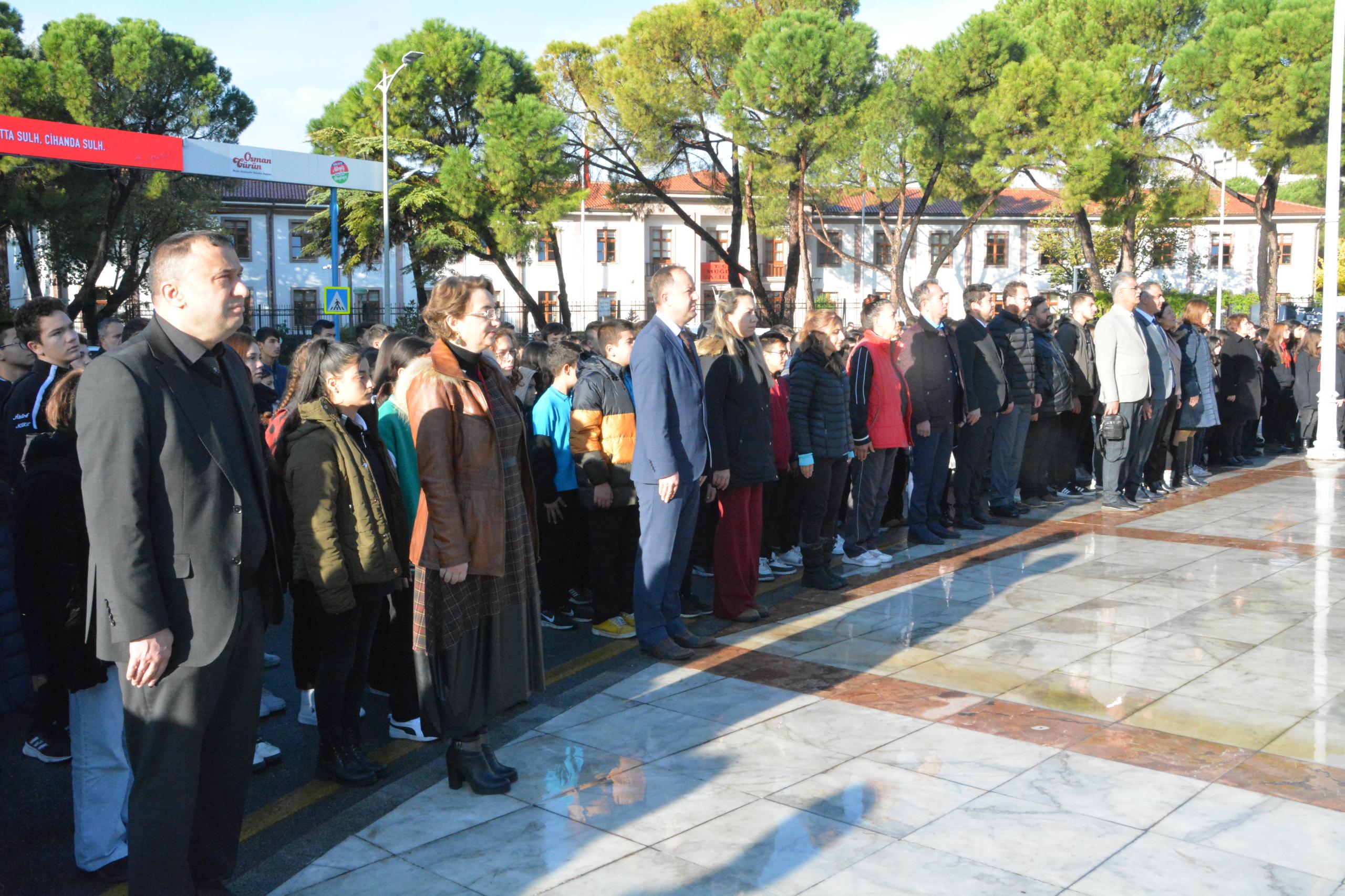 ÖĞRETMENLER GÜNÜ KUTLAMA PROGRAMI ÇELENK TÖRENİYLE BAŞLADI