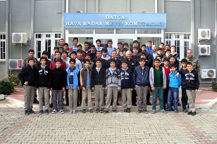 Mevzi Komutanlığı öğrencileri ağırladı