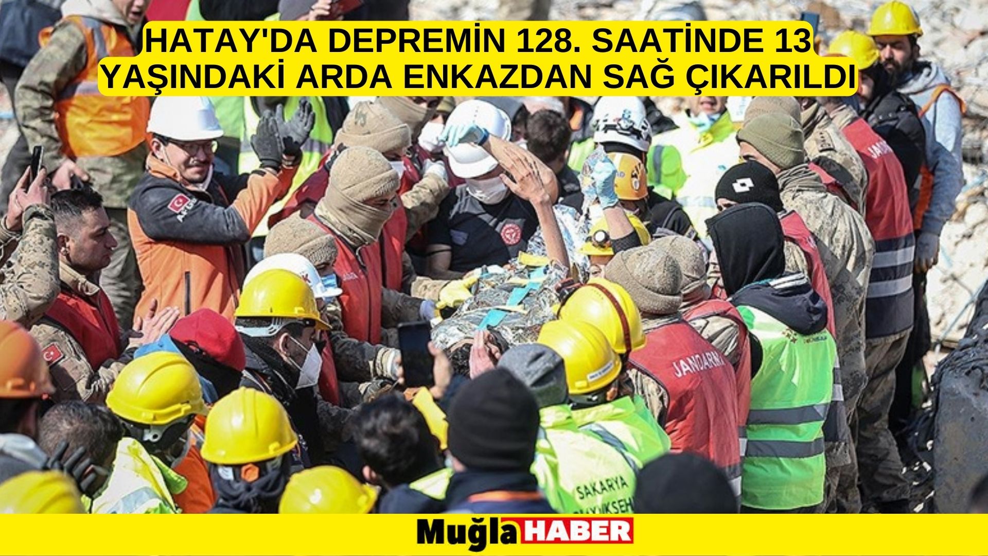 Hatay'da depremin 128. saatinde 13 yaşındaki Arda enkazdan sağ çıkarıldı