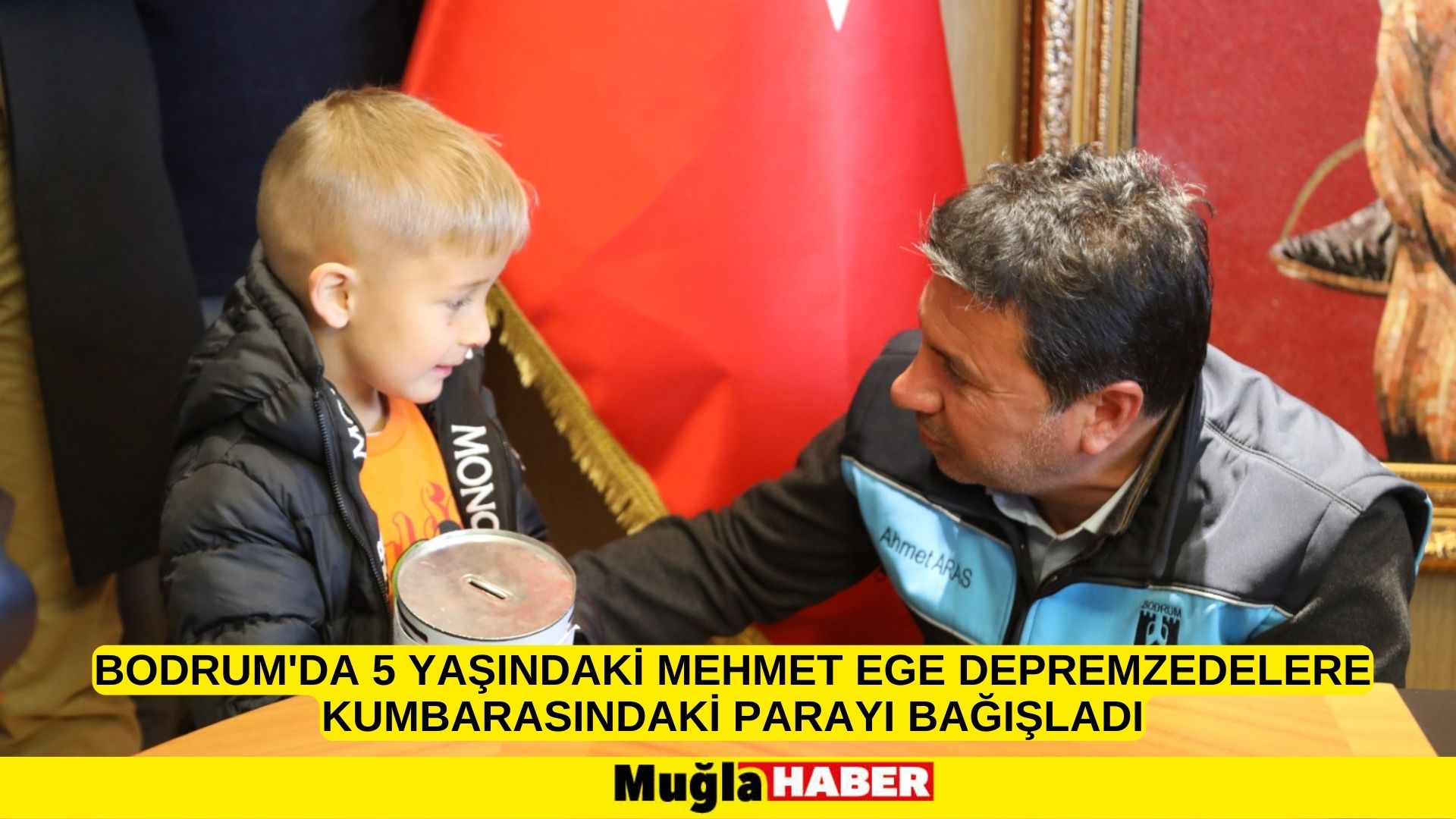 Bodrum'da 5 yaşındaki Mehmet Ege depremzedelere kumbarasındaki parayı bağışladı