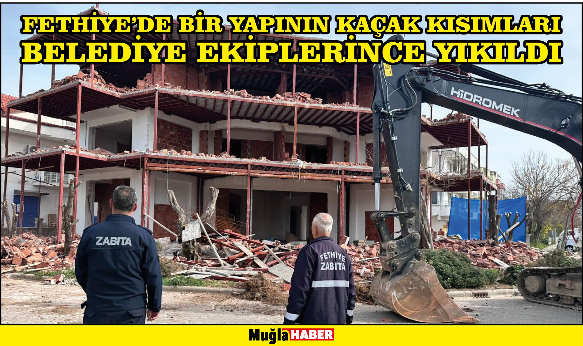 Fethiye'de bir yapının kaçak kısımları belediye ekiplerince yıkıldı