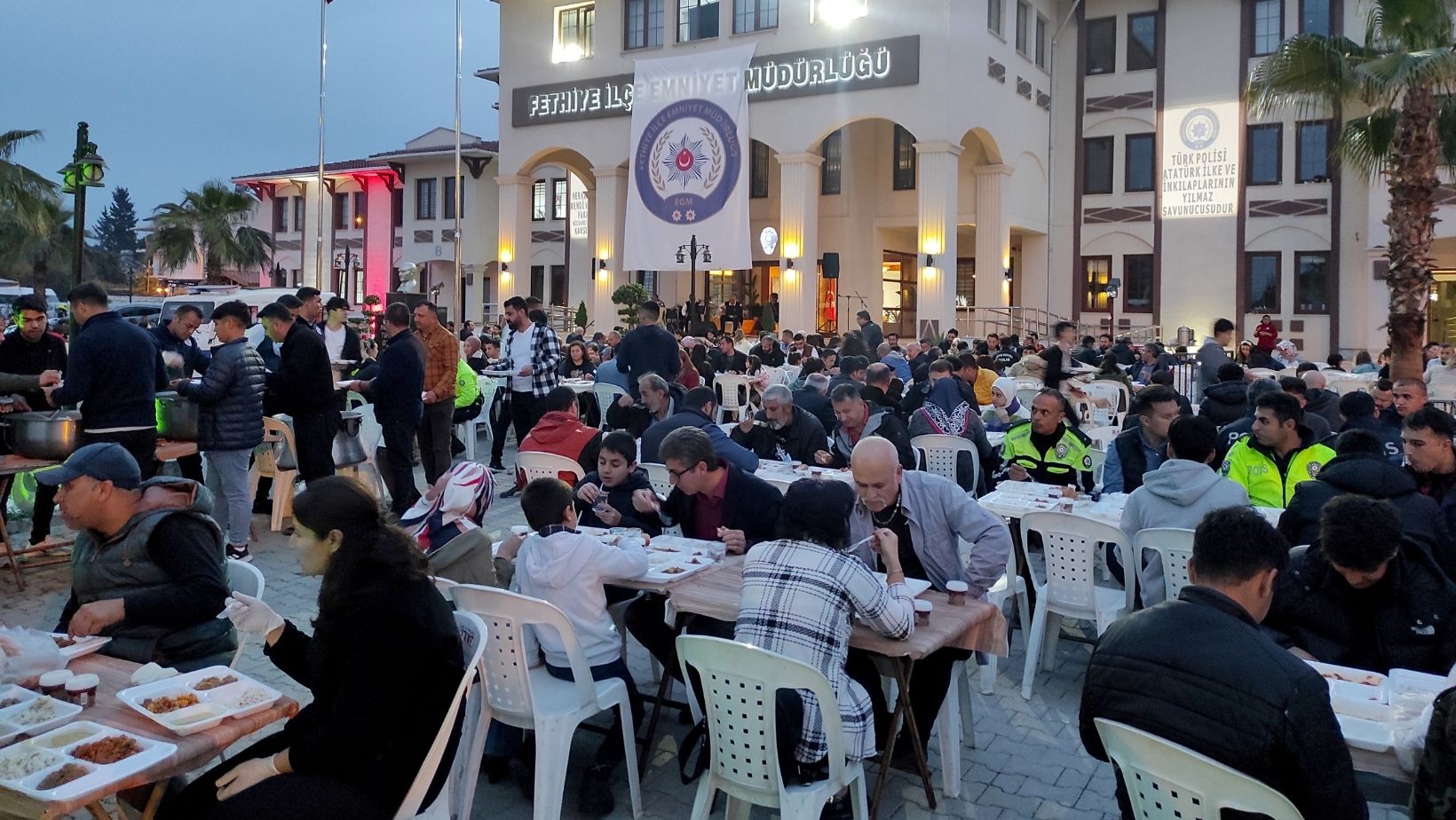 Fethiye'de emniyet mensupları iftarda bir araya geldi