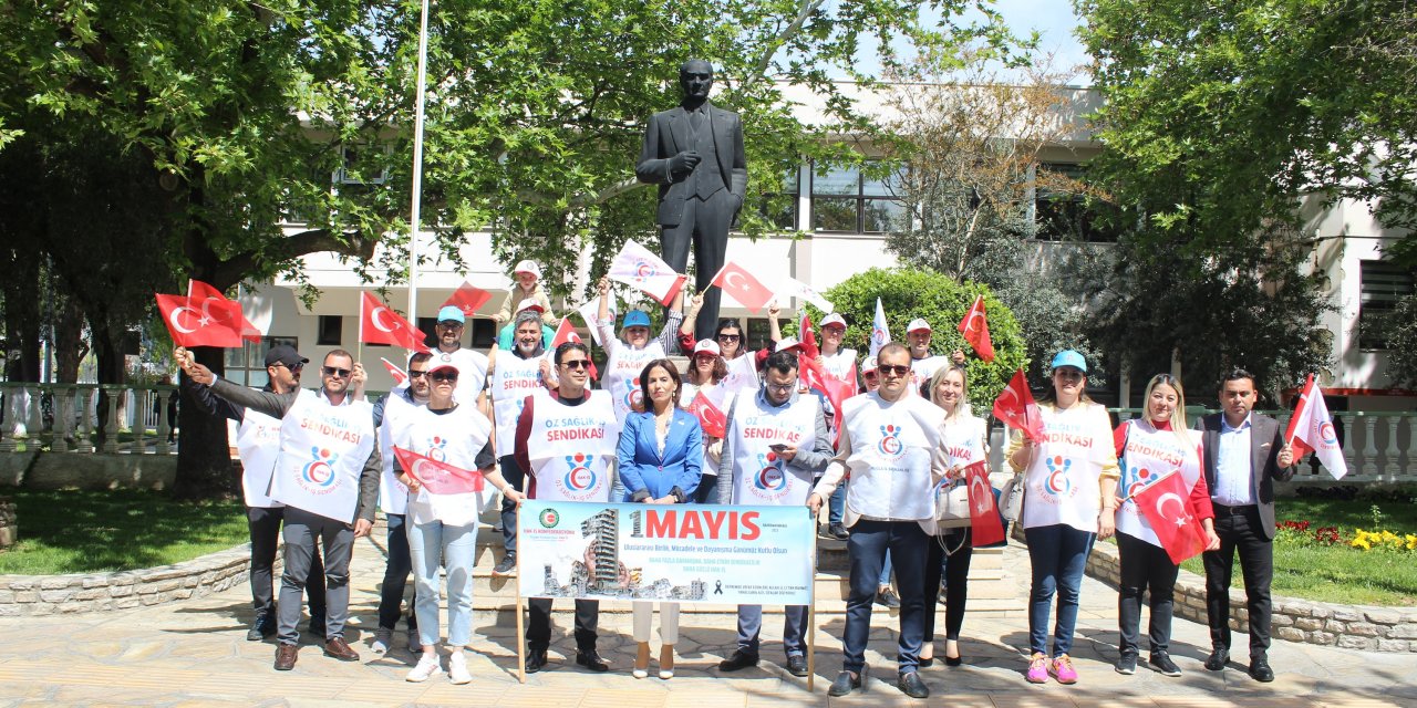 HAK-İŞ ÜYELERİ MUĞLA’DA 1 MAYIS AÇIKLAMASI YAPTI