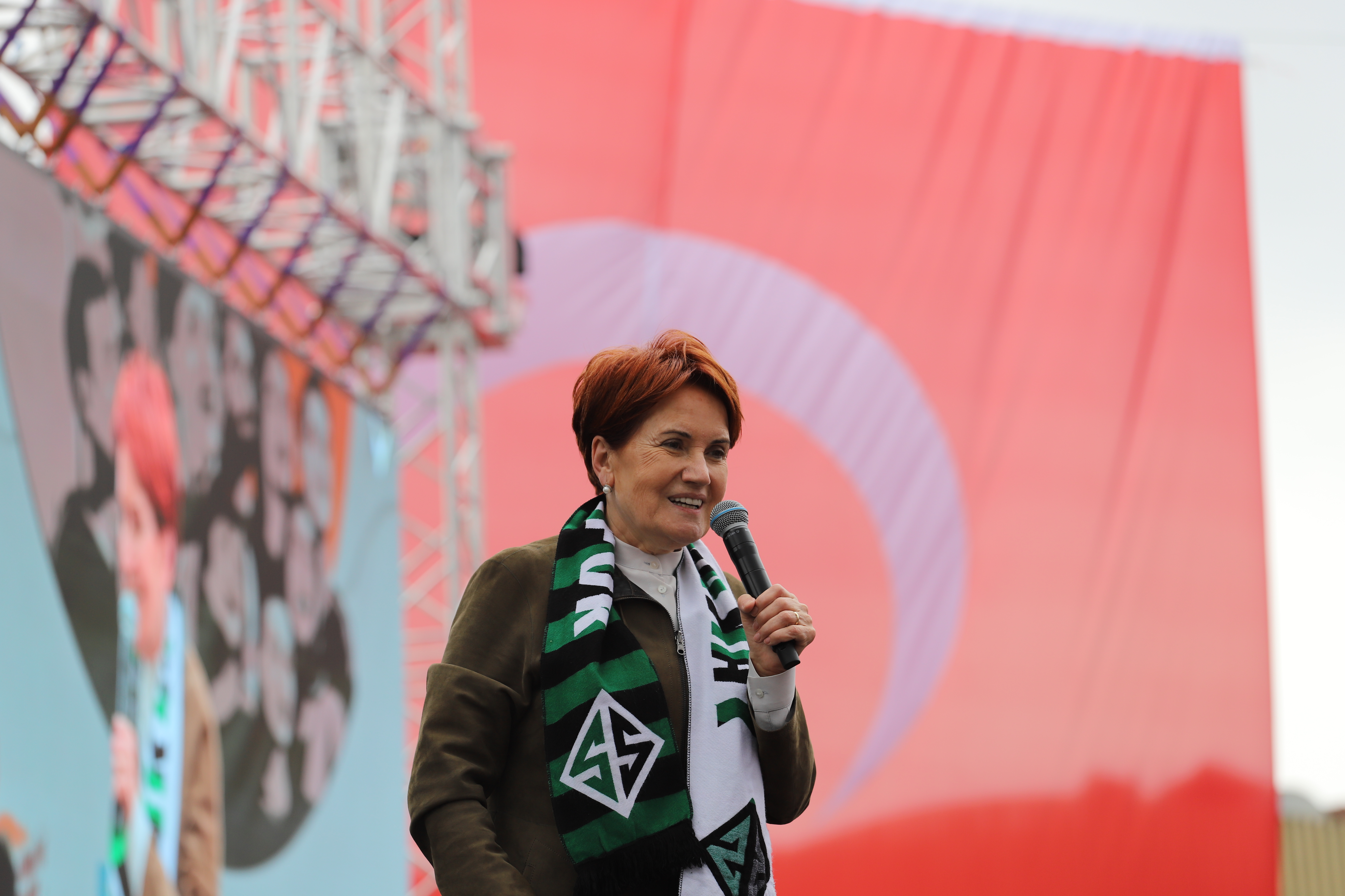 İYİ PARTİ GENEL BAŞKANI MERAL AKŞENER SAKARYA’DA VATANDAŞLARA SESLENDİ