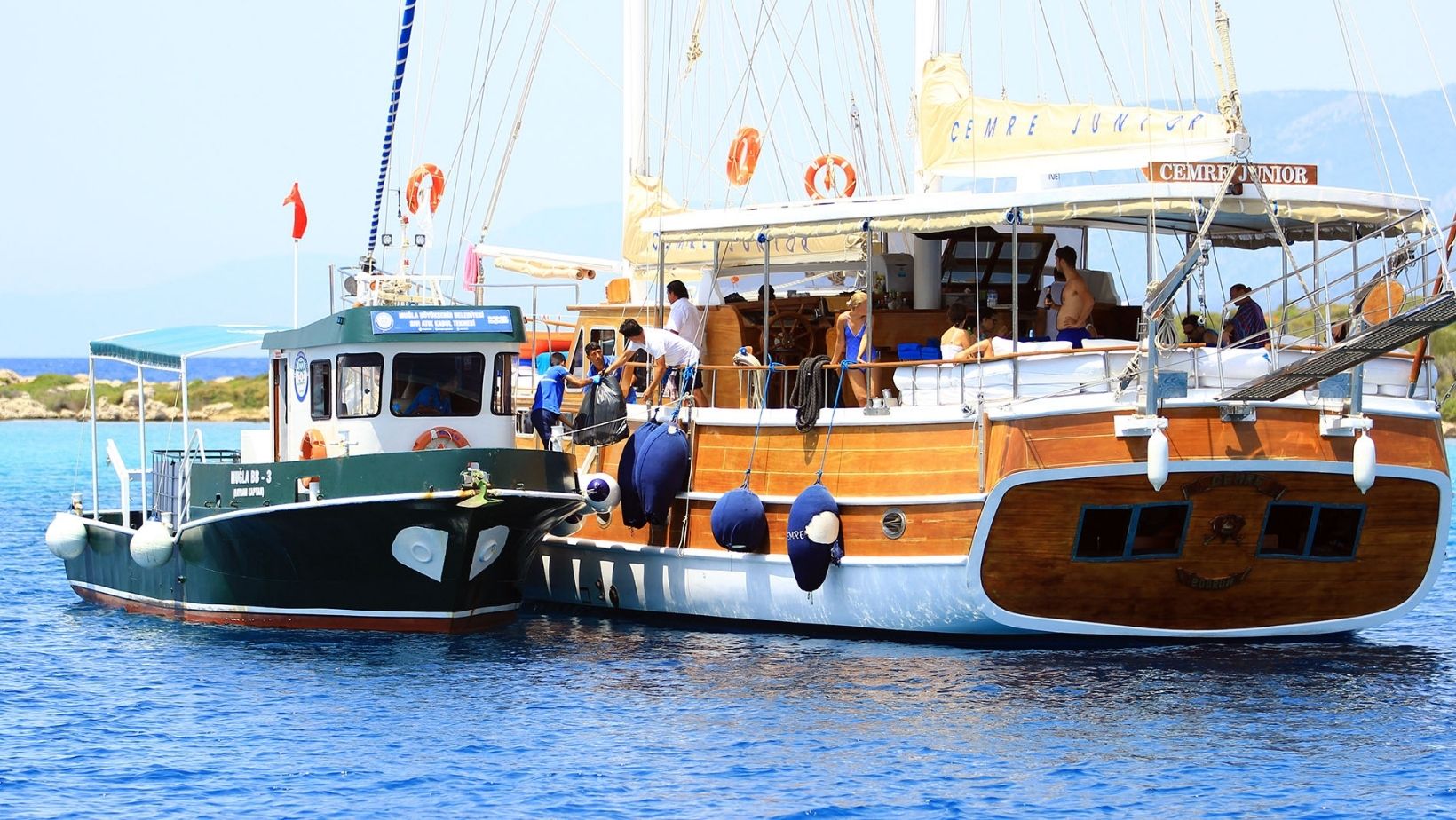 GÖCEK KOYLARINDA TEKNELERDEN ATIK VE SİNTİNE ALIMI BAŞLADI