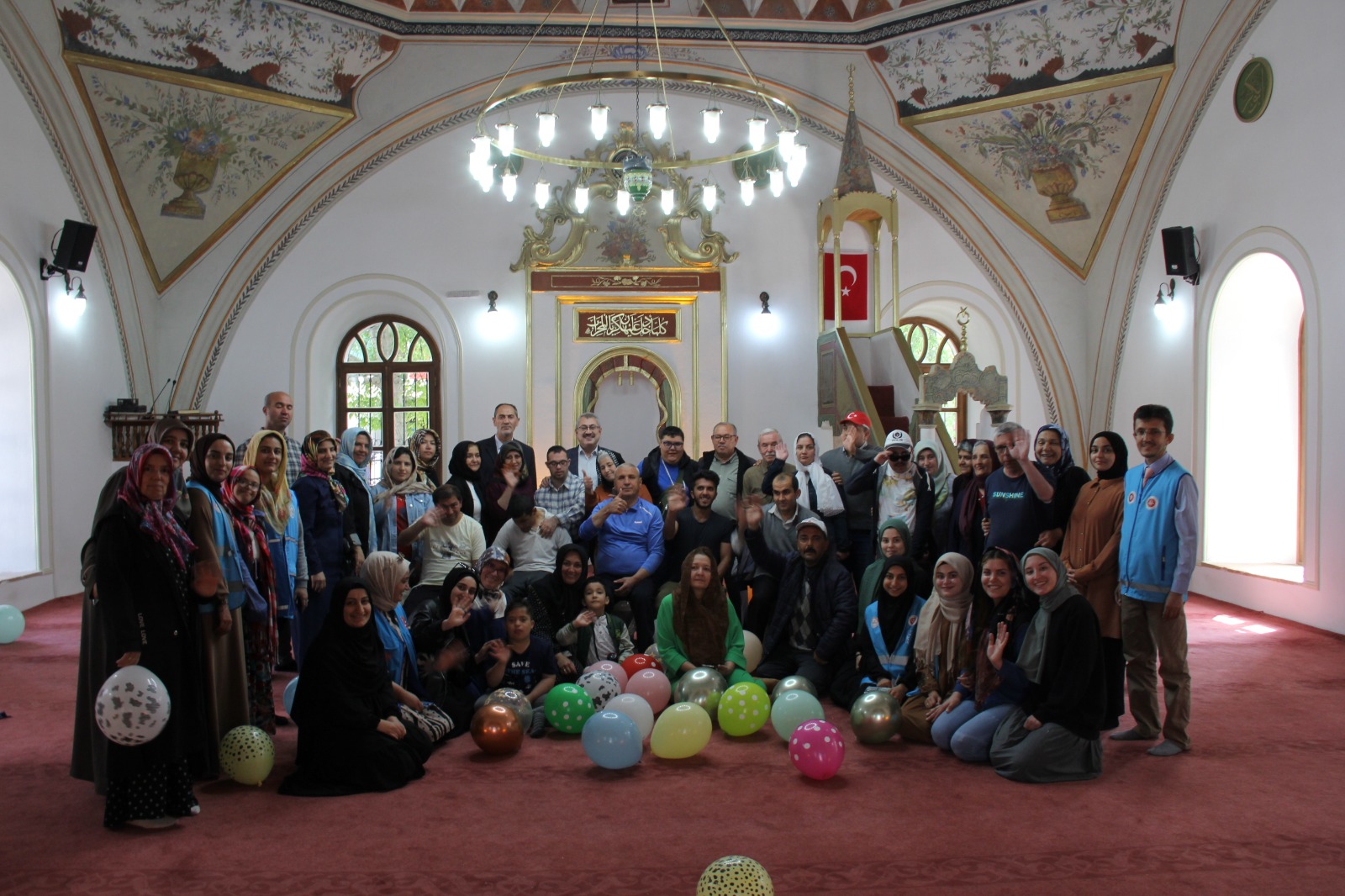 ENGELLİ CAMİ BULUŞMASI RENKLİ GÖRÜNTÜLERE SAHNE OLDU