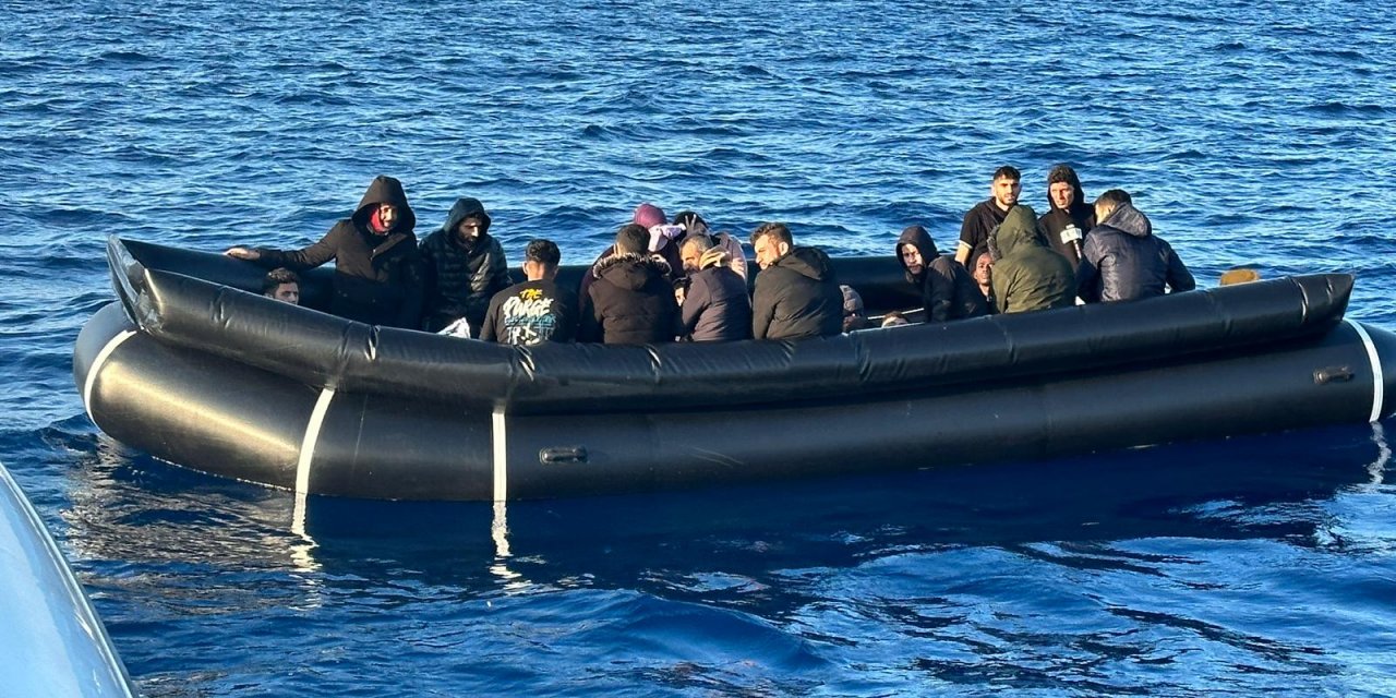 MUĞLA AÇIKLARINDA 31 DÜZENSİZ GÖÇMEN KURTARILDI