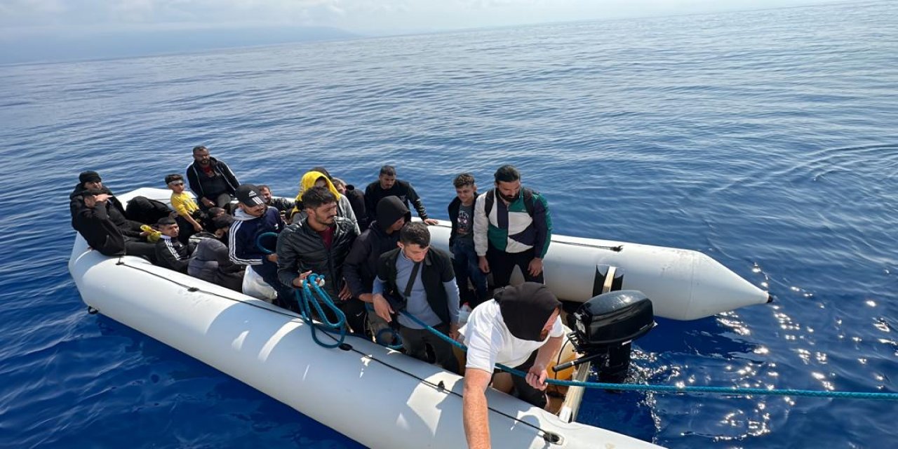 MUĞLA AÇIKLARINDA 66 DÜZENSİZ GÖÇMEN KURTARILDI, 17 GÖÇMEN YAKALANDI