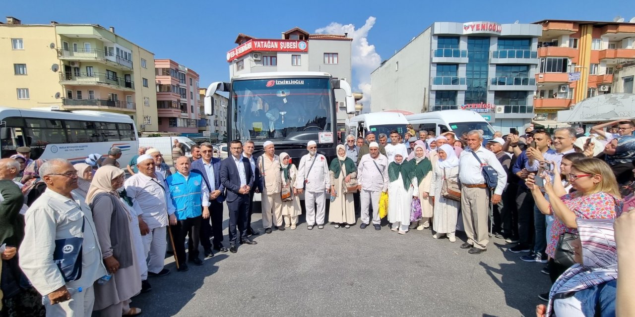 YATAĞAN’DAN HAC KAFİLESİ DUALARLA UĞURLANDI