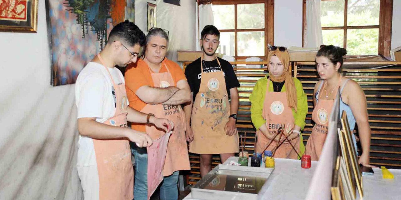 YABANCI ÖĞRENCİLER EBRU SANATIYLA TANIŞTI