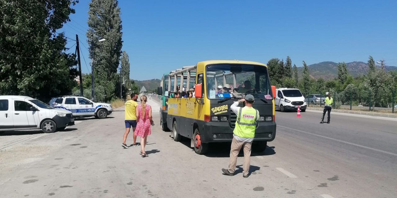 FETHİYE'DE TUR ARAÇLARI DENETLENDİ