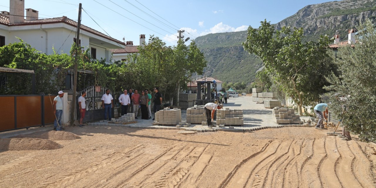 DÜĞEREK MAHALLESİ’NDE YOL ÜST KAPLAMA ÇALIŞMASI BAŞLADI