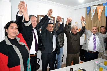 AK Parti adayları çalışmalarını sürdürüyor