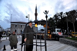 85 yaşında minare tamir etti