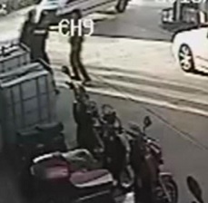 Bu kez sağlık çalışanı darp etti
