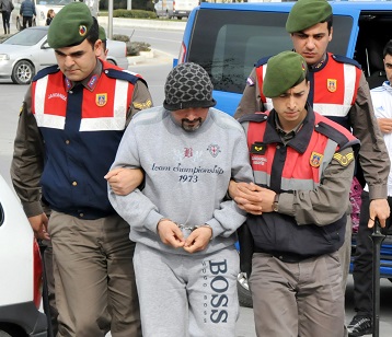 Azılı suçla ava giderken avlandı