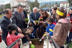 Arslan ve Gümüş fidan dikti
