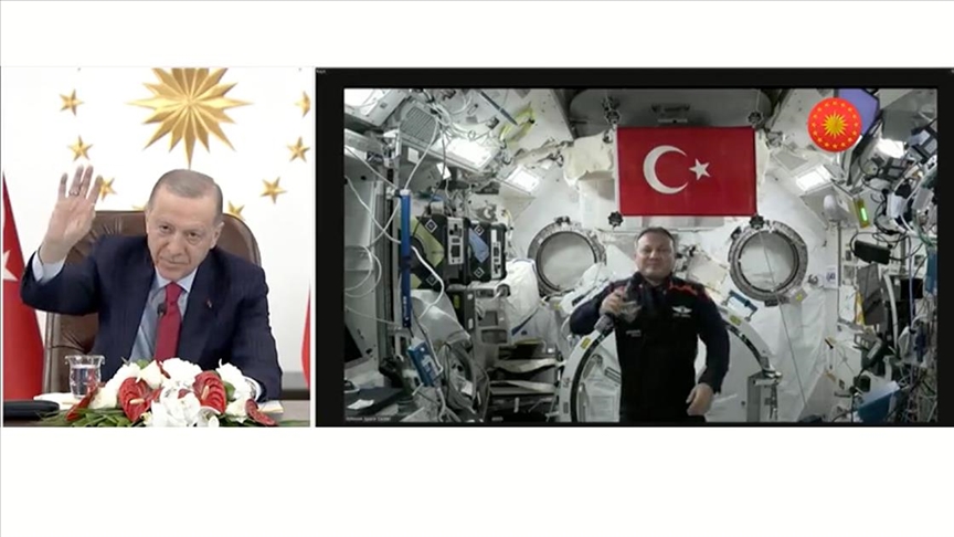 Cumhurbaşkanı Erdoğan: "(İlk Türk Astronot Gezeravcı'ya) Tüm milletimize ilham kaynağı oldun"