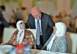 “Yaşlılarımıza vefalı ellerimizi uzatıyoruz”