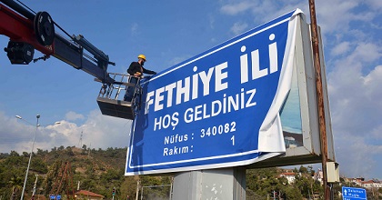 Fethiye tabelasını da astı!