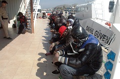 38 kaçak göçmen adada bulundu