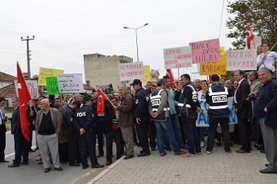 İçeride ihale, dışarıda protesto  “KOYLAR HALKINDIR”