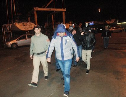 5 kişilik sürat teknesinden 12 kişi çıktı