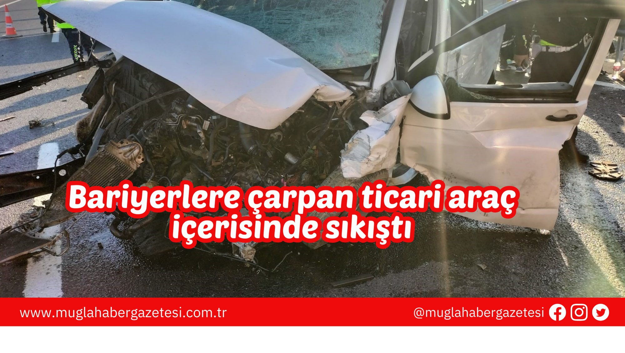 Bariyerlere çarpan ticari araç içerisinde sıkıştı