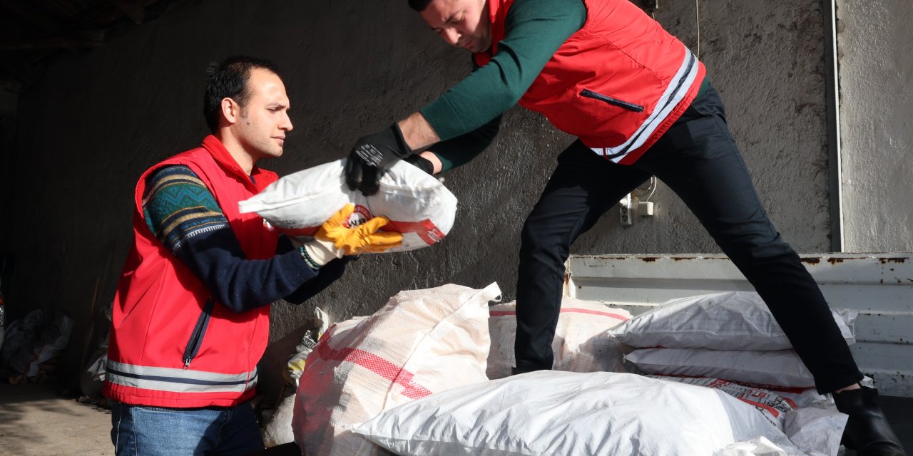 MENTEŞE BELEDİYESİ’NDEN İHTİYAÇ SAHİPLERİNE YAKACAK YARDIMI