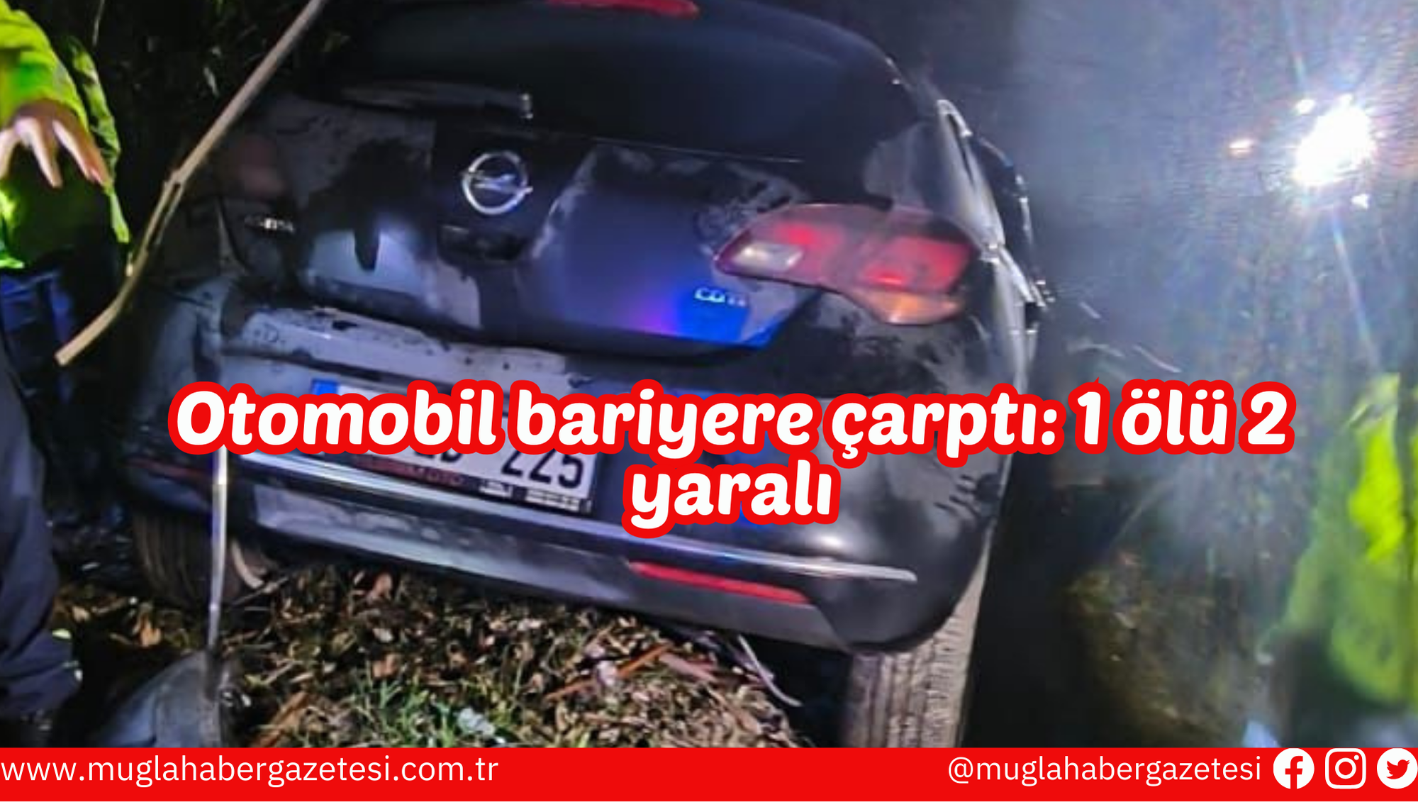 Otomobil bariyere çarptı: 1 ölü 2 yaralı