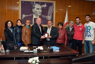 Başkan Gümüş’e plaket