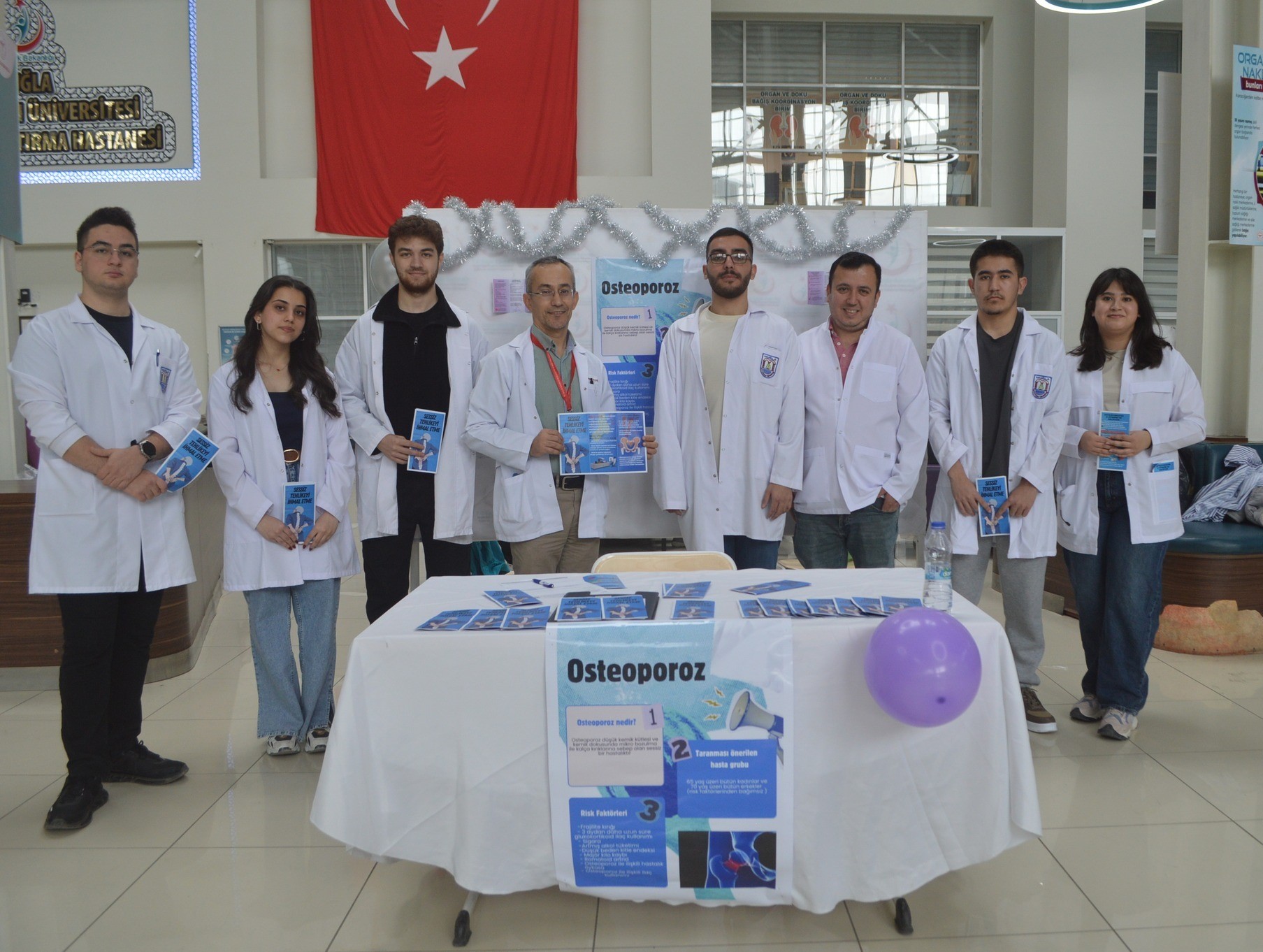 MEAH'ta "daha iyi kemiklerin olsun" etkinliğiyle osteoporoza dikkat çekildi