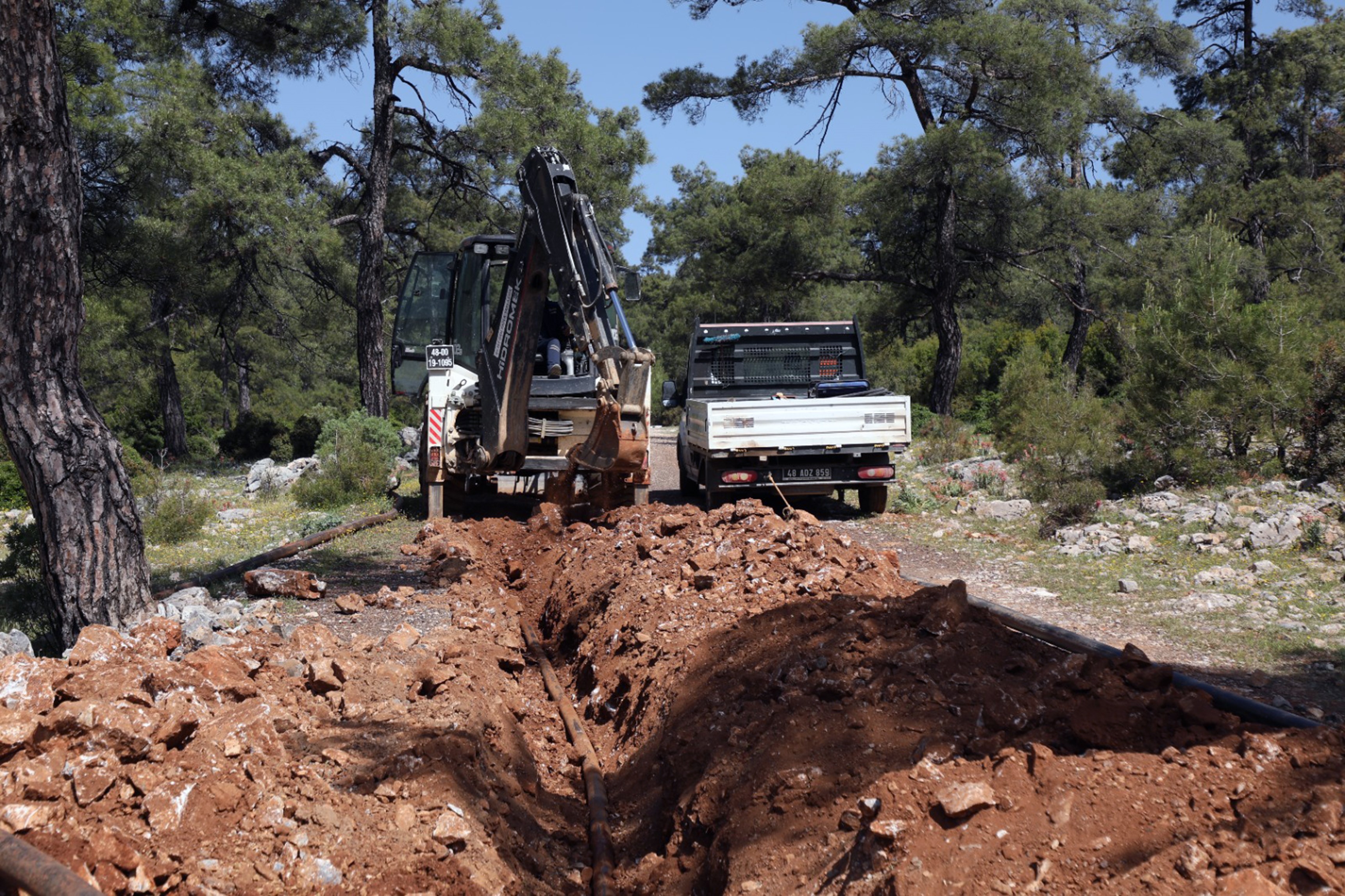 Çırpı Mahallesinin içme suyu hatlarını yenileniyor