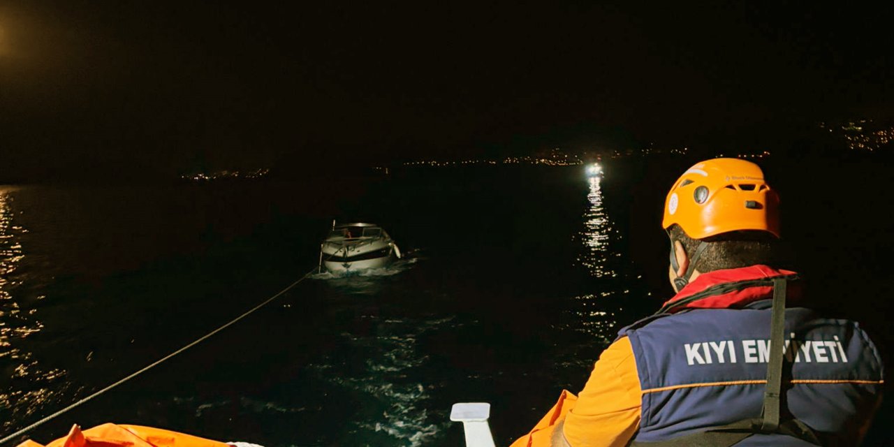 BODRUM AÇIKLARINDA ARIZALANAN TEKNEYİ KIYEM EKİPLERİ KURTARDI