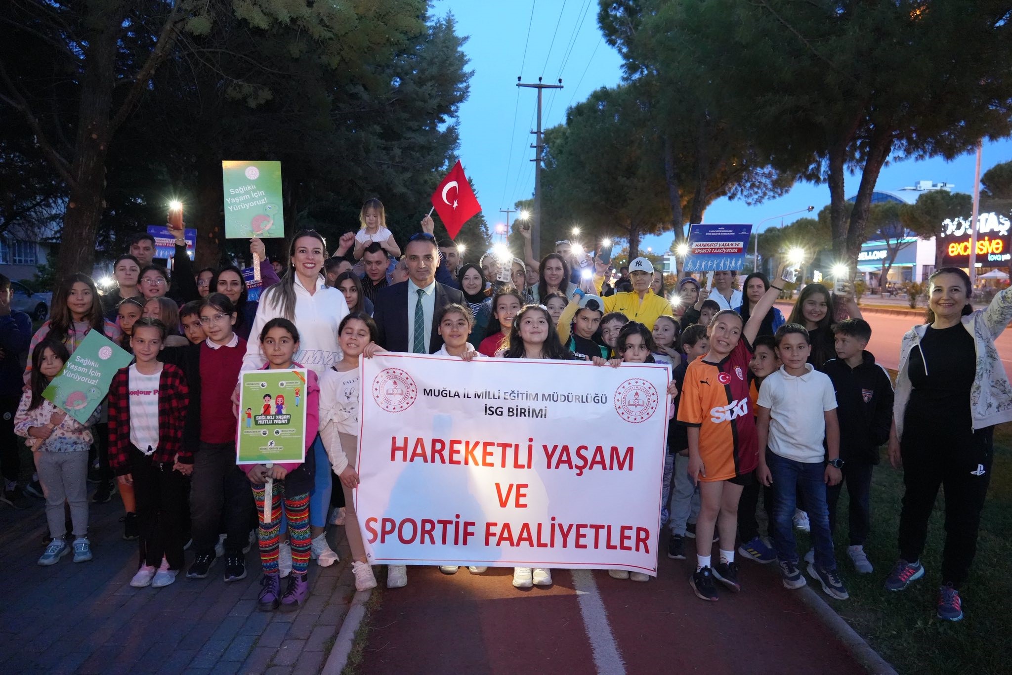 Muğla’da Aile Vurgusu: Yüzlerce Kişi Yürüyüşte Buluştu