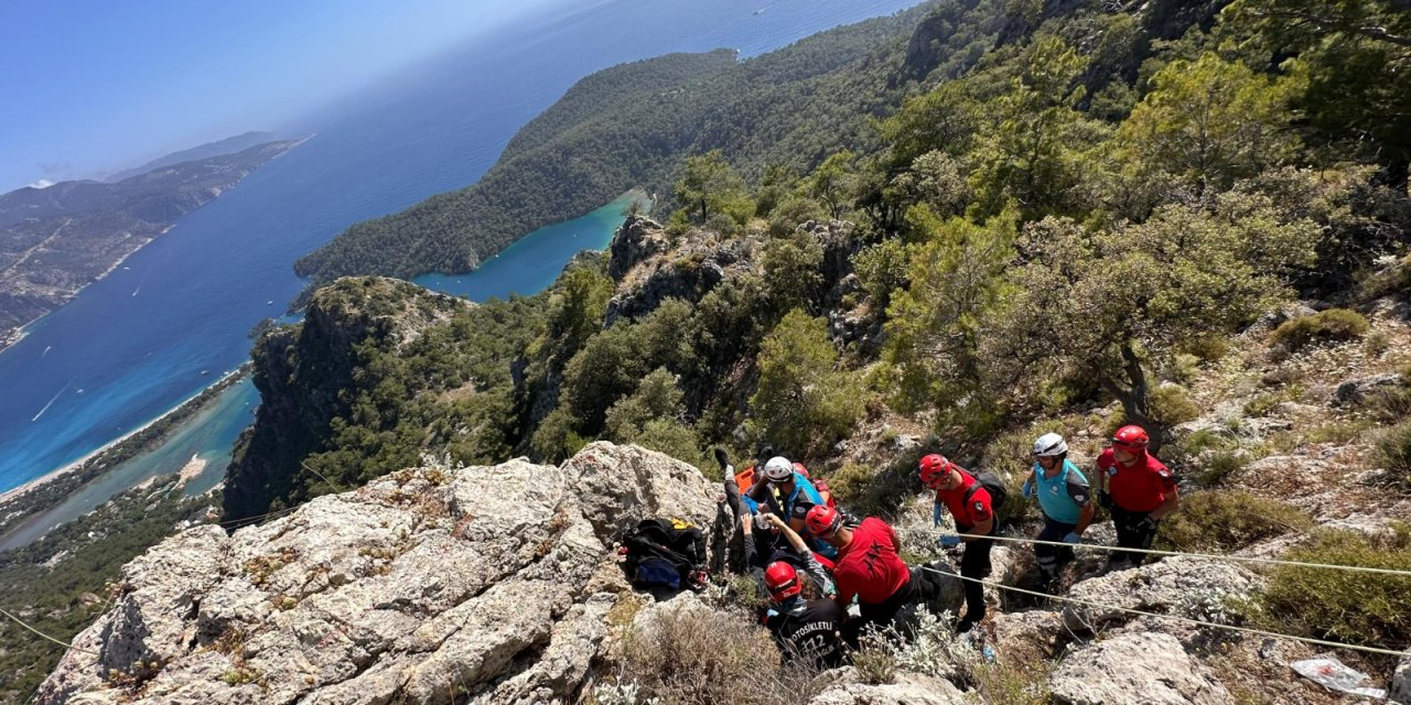 PARAŞÜTÇÜ, NEFES KESEN OPERASYONLA KURTARILDI