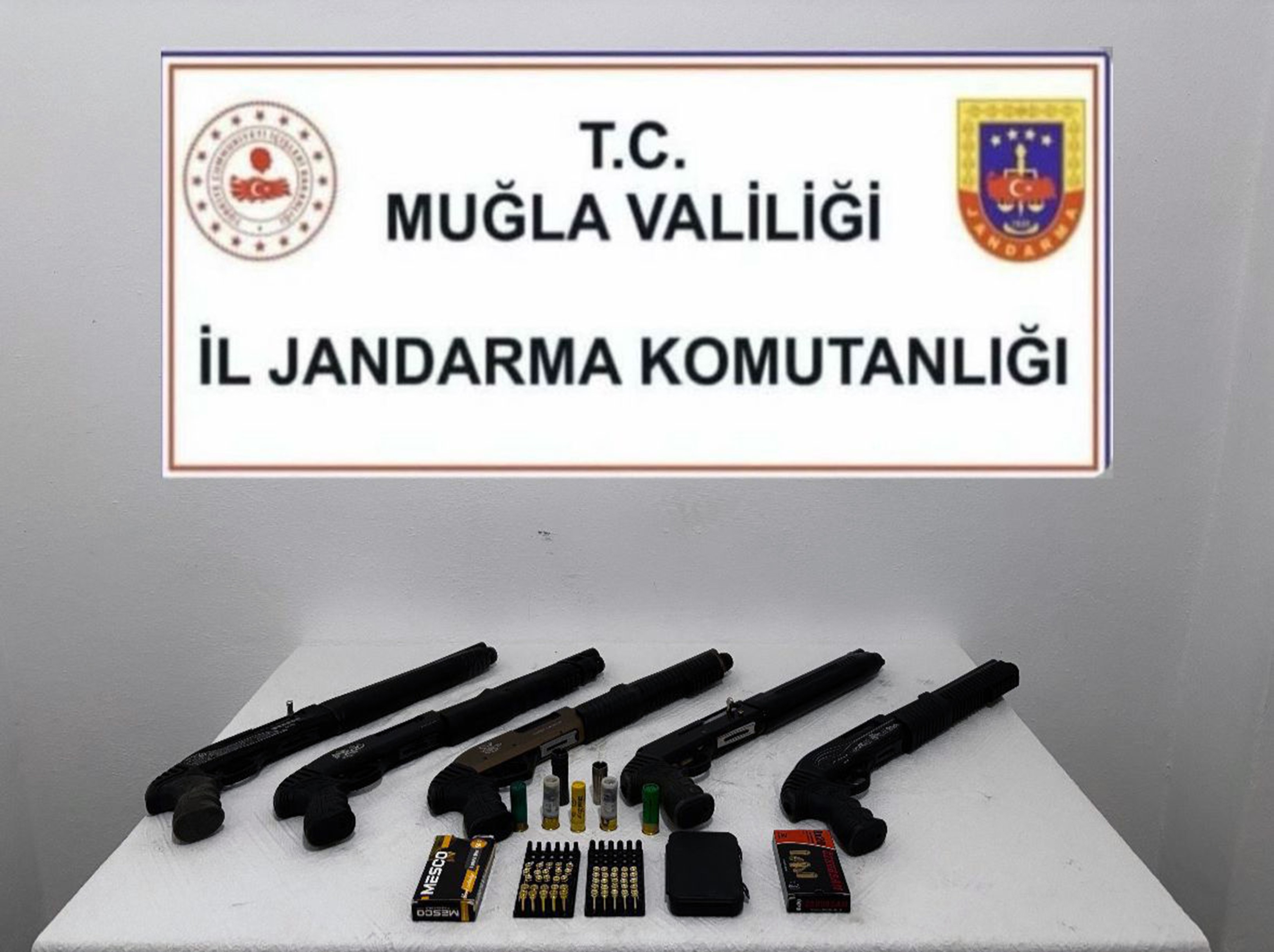 Köyceğiz’de ruhsatsız pompalı tüfekler ele geçirildi